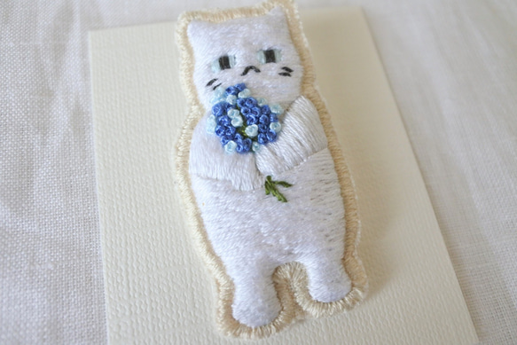 もらってください。　猫　刺繍　ブローチ　しろにゃん 3枚目の画像