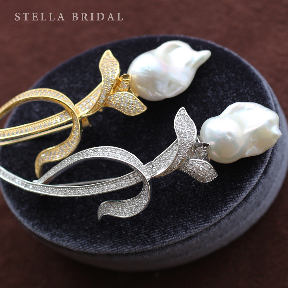 フォーマルやギフトにも＊ミディアムバロックパールとキュービックジルコニアのラグジュアリーブローチ ラーレ【受注生産品】