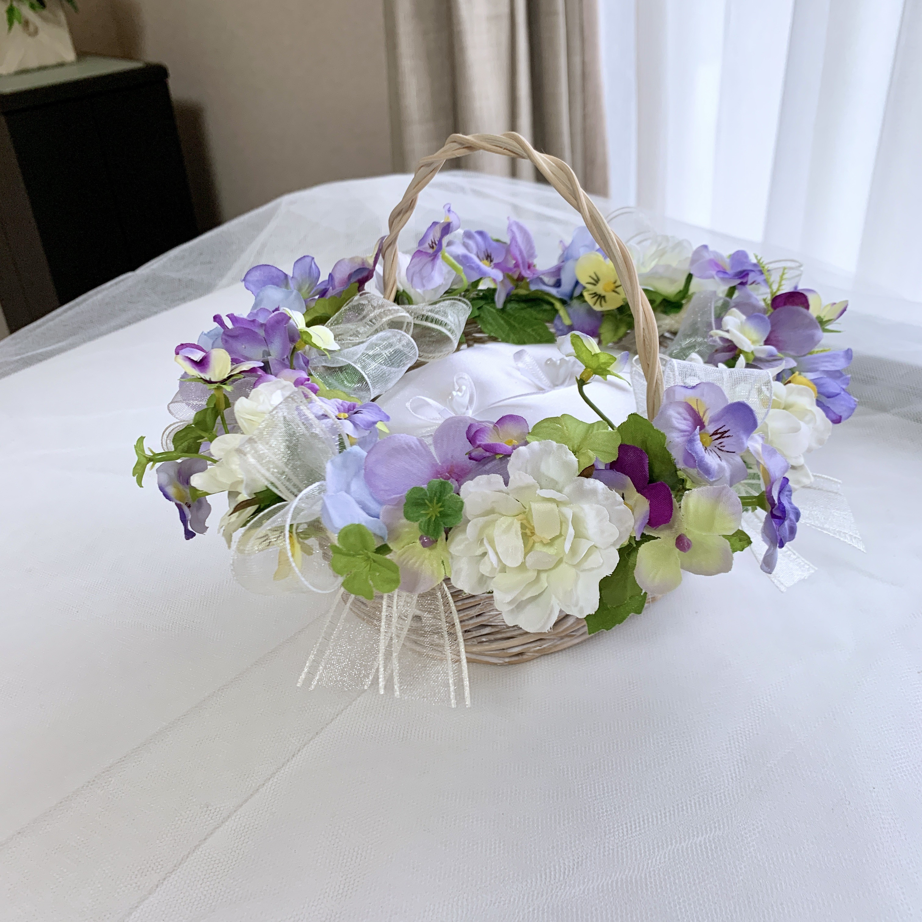 ビオラのリングピロー〜バスケット型〜　ウエディング　ご結婚祝い　ご婚約祝い