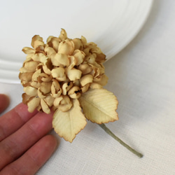 【布花】繡球胸花（暗芥末） 第2張的照片