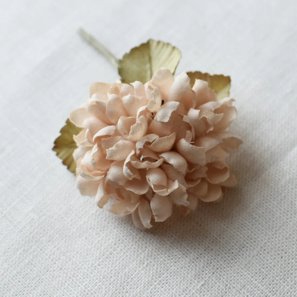 【布料花】繡球花胸花（米色淺粉紅色） 第4張的照片