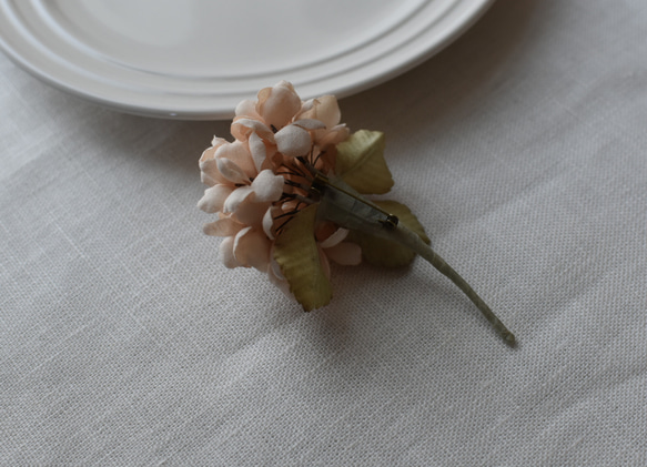 【布花】紫陽花のコサージュ（ベージュライトピンク） 7枚目の画像