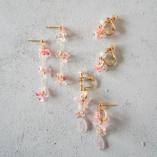 華やかなしだれ桜のロングピアス/イヤリング イヤリング 