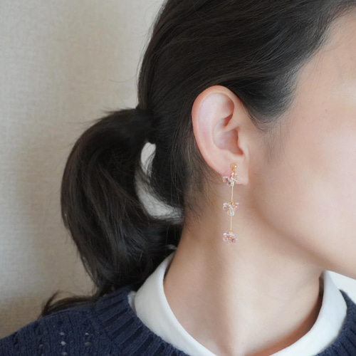 華やかなしだれ桜のロングピアス/イヤリング イヤリング 