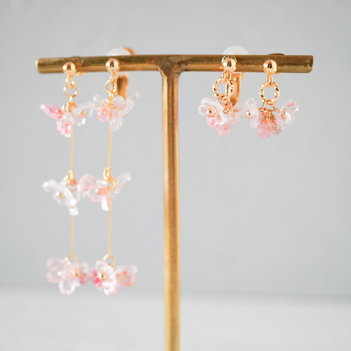 華やかなしだれ桜のロングピアス/イヤリング イヤリング 