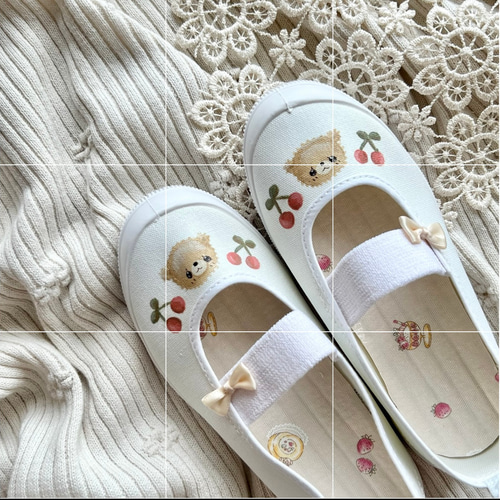 入学入園準備＊くまちゃん＆さくらんぼ柄の手描き上靴18cm