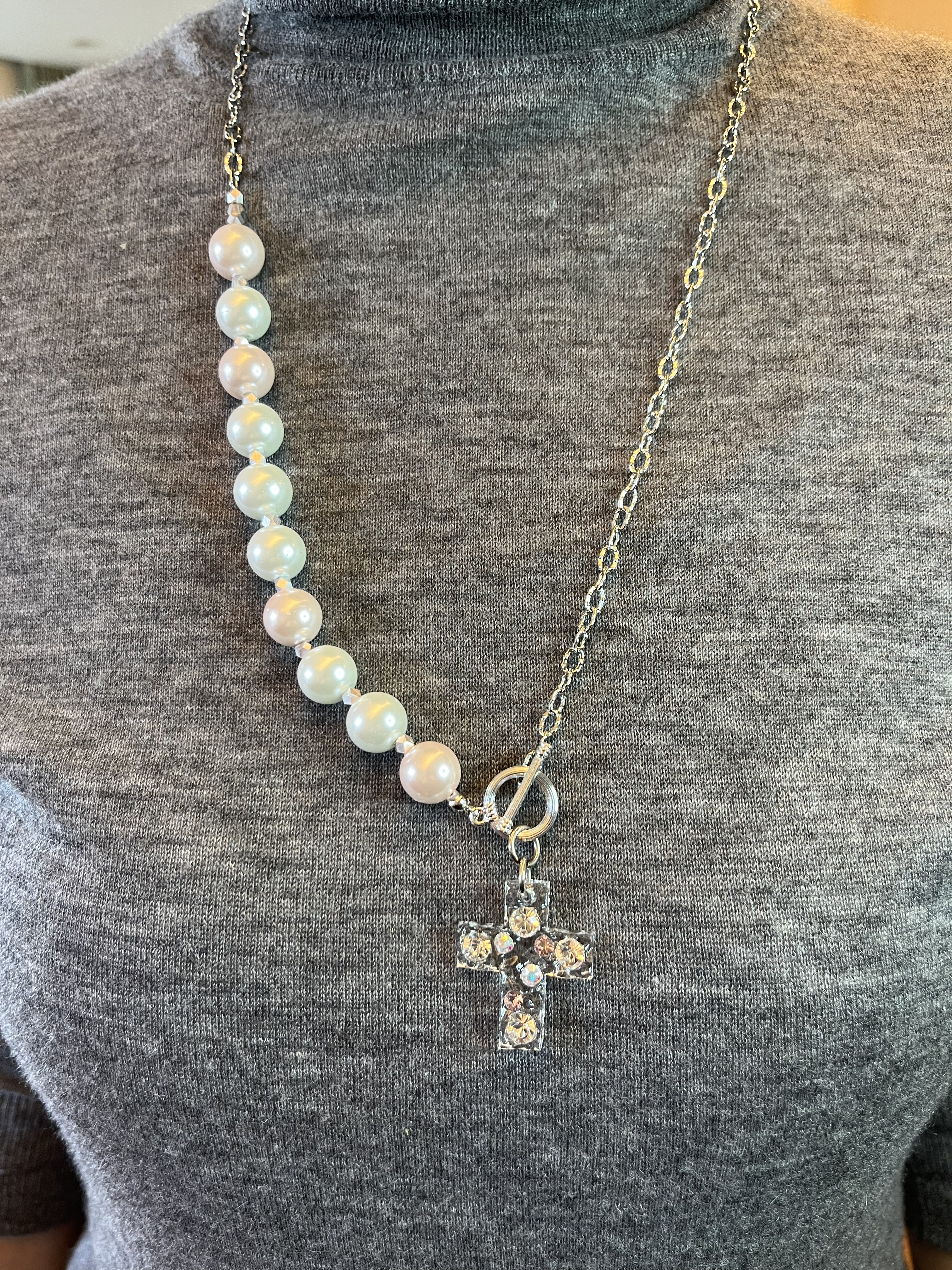 パールシルバーチェーンクロスネックレス