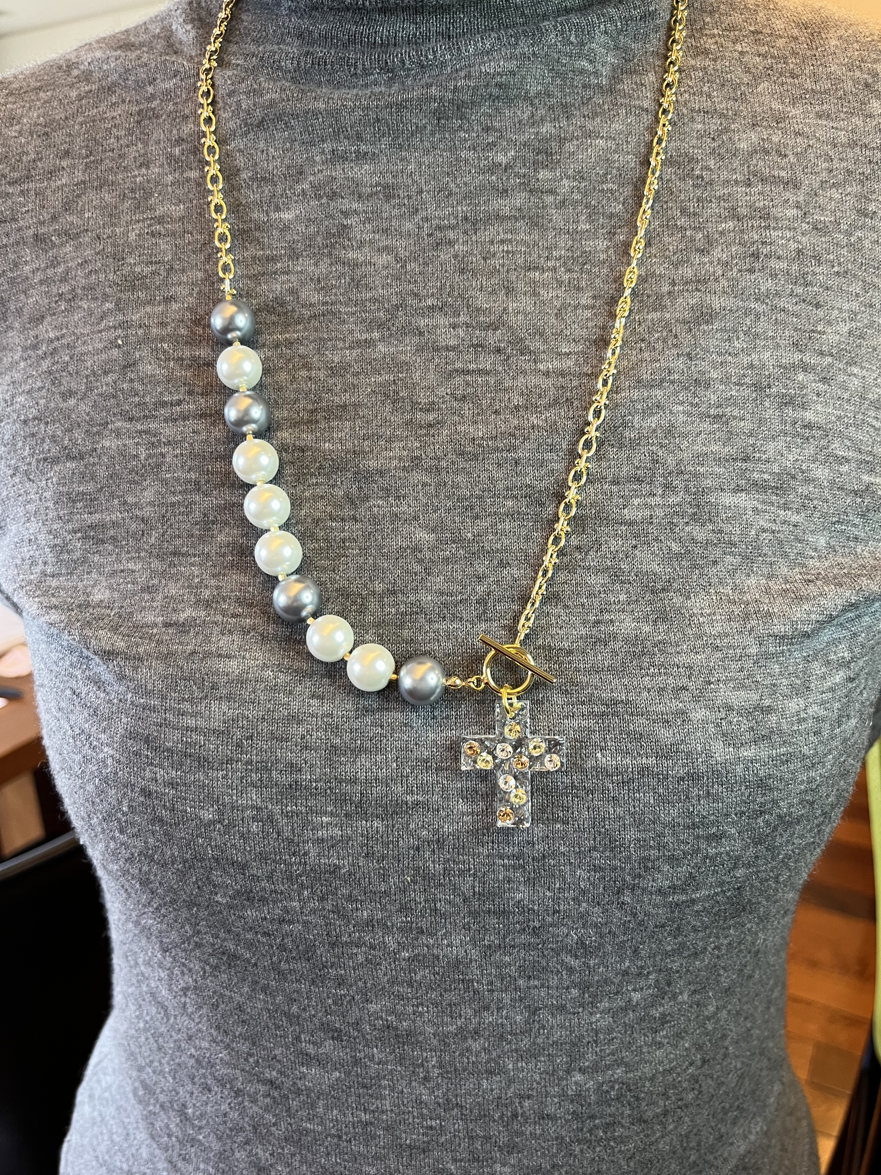 パールゴールドチェーンクロスネックレス