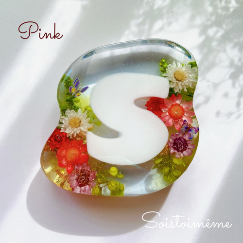 お花のイニシャルキーホルダー♪ Amazon.co.jp: イニシャルキーホルダー フラワー お花 アクリル