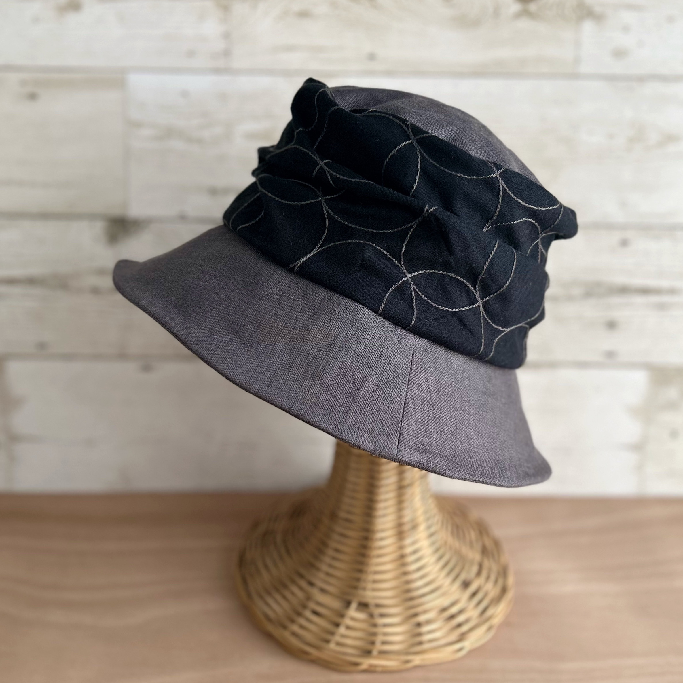 リネンクロッシェ・モダンサークル・ブラック×グレー