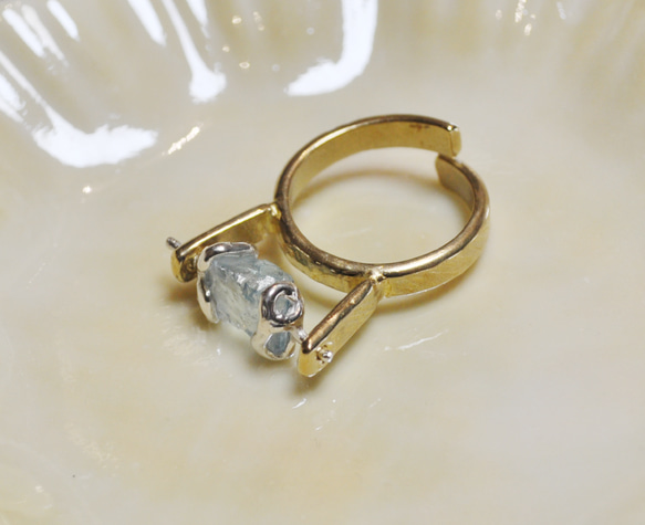 真鍮・銀・アクアマリンの指環：《回転運動 01/Révolution 01》フリーサイズ 5枚目の画像