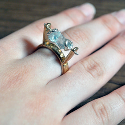 真鍮・銀・アクアマリンの指環：《回転運動 01/Révolution 01》フリーサイズ 7枚目の画像