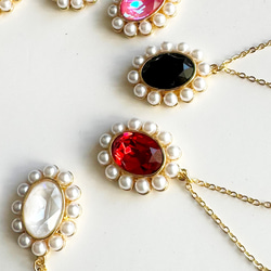 選擇你最喜歡的顏色 - 可愛的珍珠和水晶項鍊，看起來像一朵花 第4張的照片