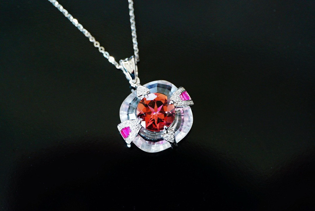 「高貴」K18 天然トルマリン　天然ダイヤモンド　ネックレス  上品　幸運　友情　希望　10月誕生石