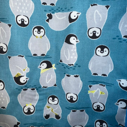 ペンギンの赤ちゃんがいっぱいなスモック  長袖  110 男の子 2枚目の画像