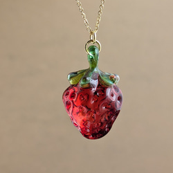 光の苺　ストロベリー　サージカルステンレスチェーン　ネックレス　ガラス 7枚目の画像