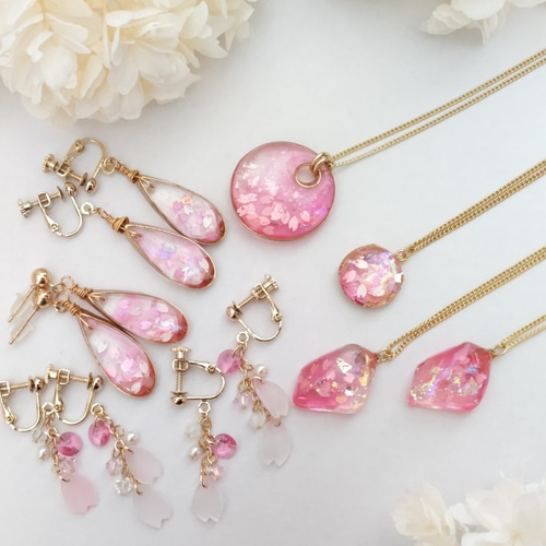 レジンヘアゴム 桜　薔薇　春　ピンク　ホワイト　ピンキーリング レジンヘアゴム 桜 薔薇 春 ピンク ホワイト ピンキーリング