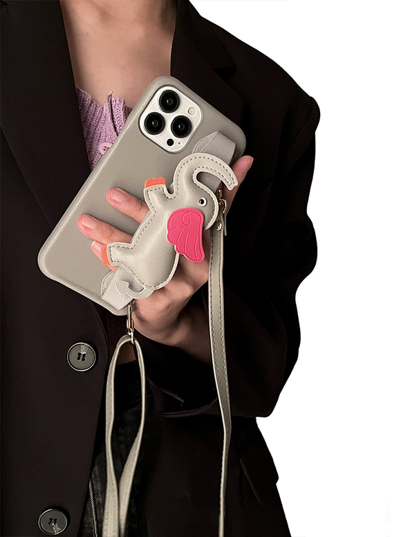 iPhoneケース　ショルダーストラップ付き　ハンドベルト付き 大人可愛い　象　高級感 1枚目の画像