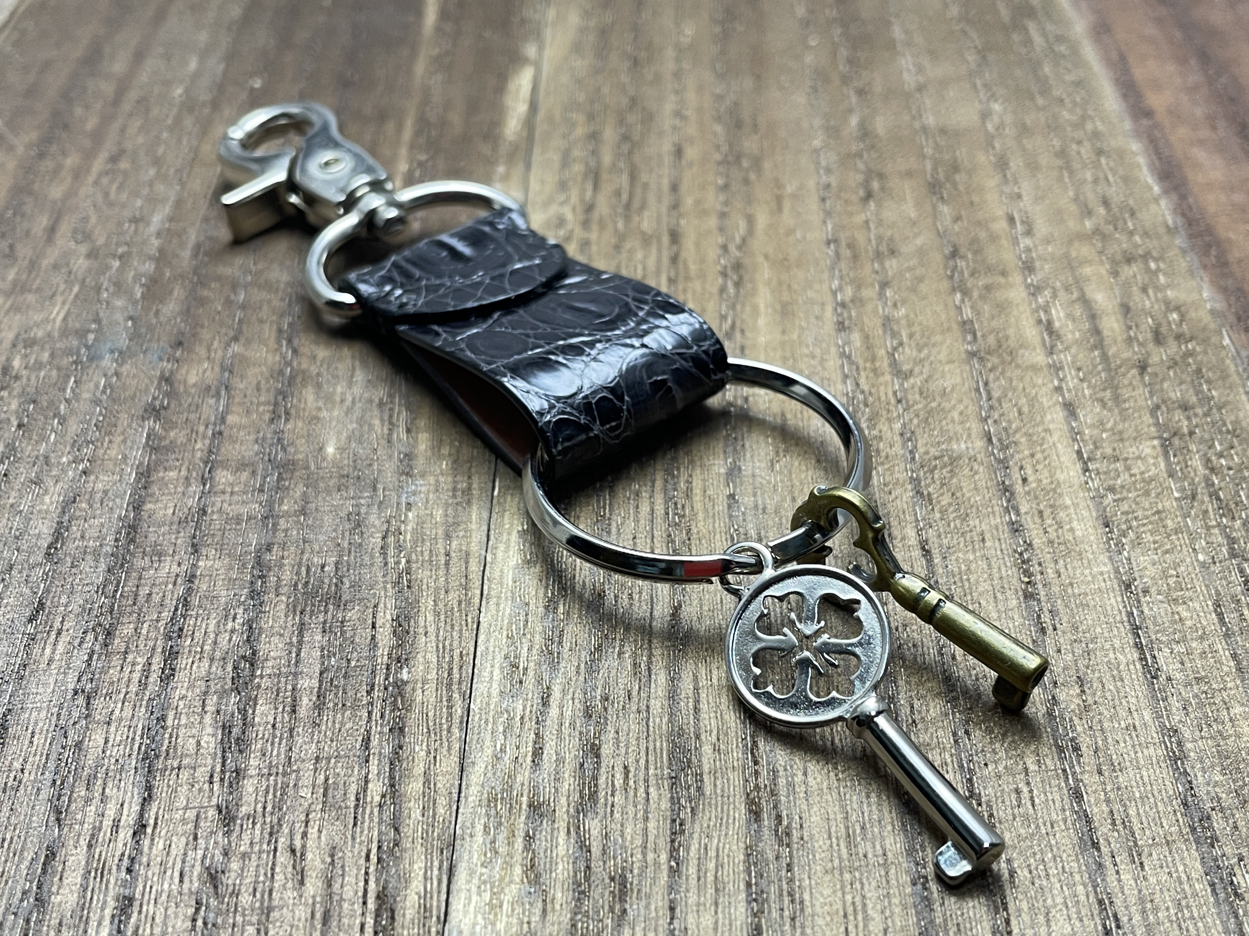 クロコダイルのナスカン型ミニキーホルダー