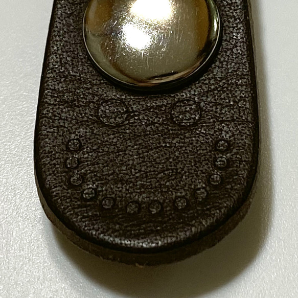 送料無料 ニコちゃん コードクリップ かわいい スマイル ヘッドフォン イヤホン レザー 革 ヌメ革 チョコ 3枚目の画像