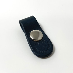 送料無料 ニコちゃん コードクリップ かわいい スマイル ヘッドフォン イヤホン レザー 革 ヌメ革 ネイビー 2枚目の画像