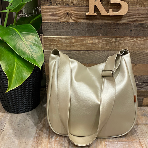 新作＊シャンパンゴールド次世代レザー撥水2WAYショルダーバッグ、L