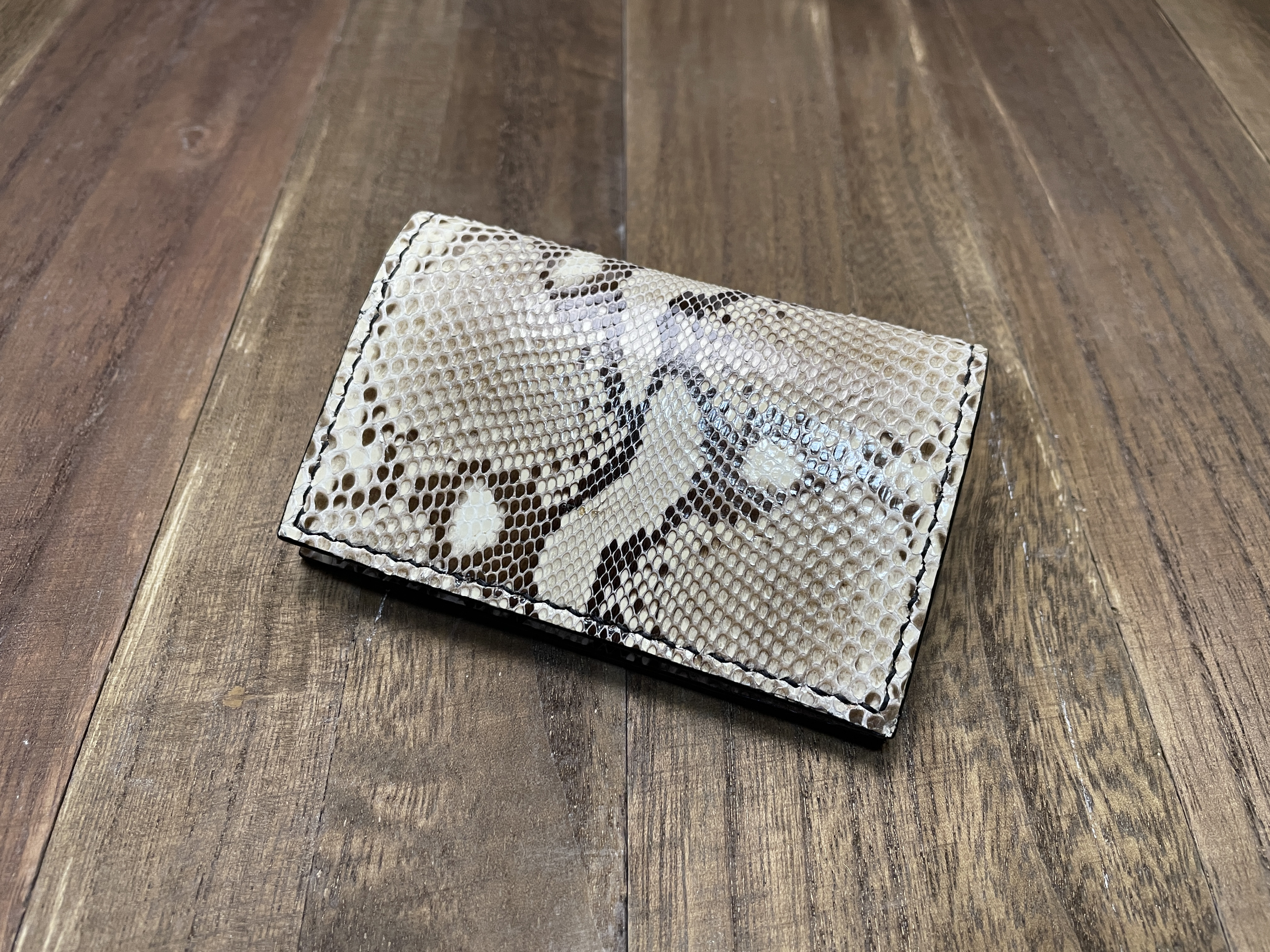 ダイヤモンドパイソンの笹マチ名刺入れ