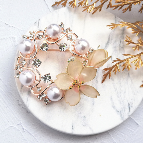 127 ブローチシリーズ大人の女性ハンドメイドピアスorイヤリング