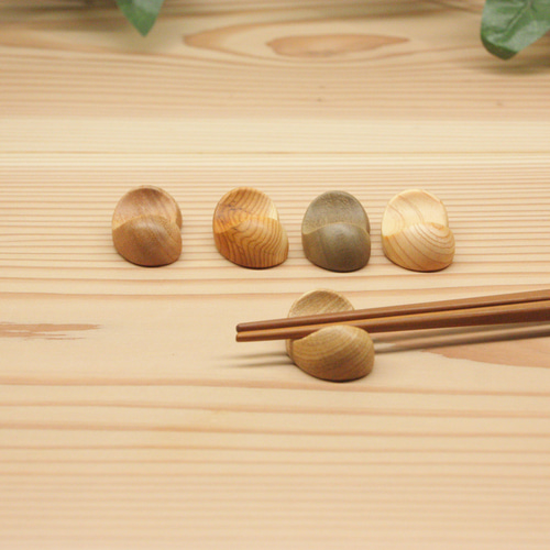 ワケありな逸品』⑱ 木の箸置き 5個セット 豆形 ミニサイズ 木の種類