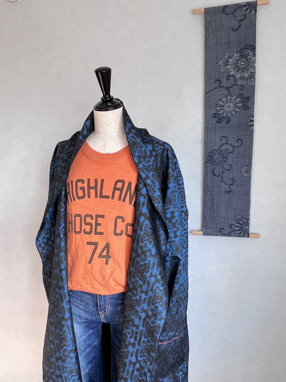 藍色紬をさらりと羽織るドレープコート　コートガウン　着物リメイク　アップサイクル 6枚目の画像