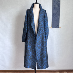 藍色紬をさらりと羽織るドレープコート　コートガウン　着物リメイク　アップサイクル 1枚目の画像
