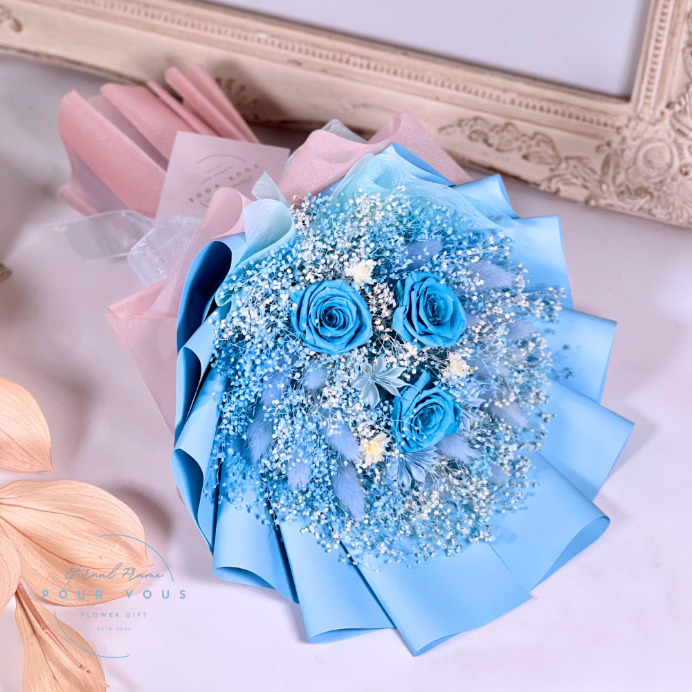 新天地の応援に♡　スカイブルーの可憐な薔薇とかすみ草の可愛い花束　プリザーブドフラワーブーケ、卒業・送別会・大切な方へ