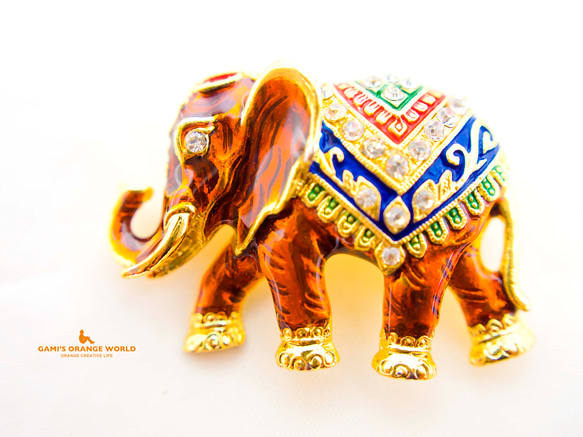 【ポストカード/2L/A4プリント】ORANGE ELEPHANT BROOCH（オレンジ象のブローチ） 1枚目の画像