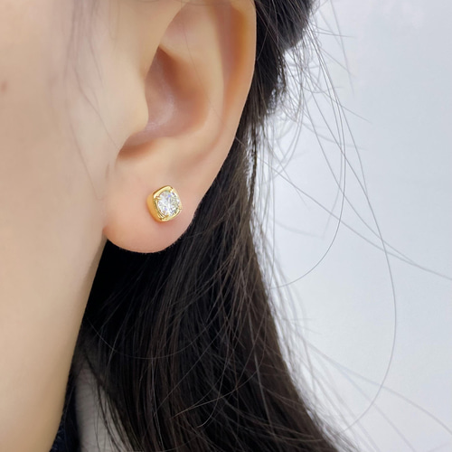 天然ダイヤモンドピアス0.7ct k18 ピアス（スタッド・一粒） パール大好き(購入前にコメントください) 通販｜Creema(クリーマ)  17301813