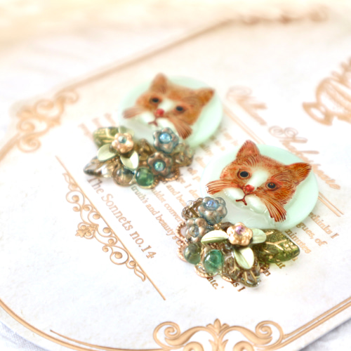 茂みの中の猫 猫ピアス 猫イヤリング ねこピアス ねこイヤリング  