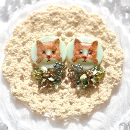 茂みの中の猫 猫ピアス 猫イヤリング ねこピアス ねこイヤリング  