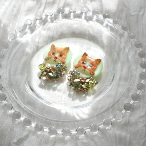 茂みの中の猫 猫ピアス 猫イヤリング ねこピアス ねこイヤリング  