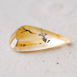 デンドリティック・クォーツ＊ファンシー・バフトップ・カット＊15.05ct＊27.0×16.4mm＊IQU-073 4枚目の画像