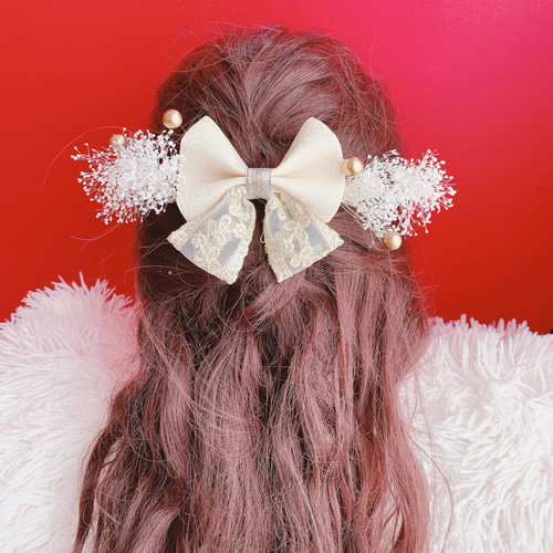 プリザーブド&ドライフラワーの髪飾り♥️チュール&リボン プリザーブド&ドライフラワーの髪飾り♥️チュール&リボン