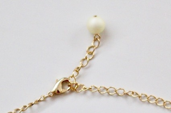 レモンクリームのマットパールのつけ襟風ネックレス 2枚目の画像