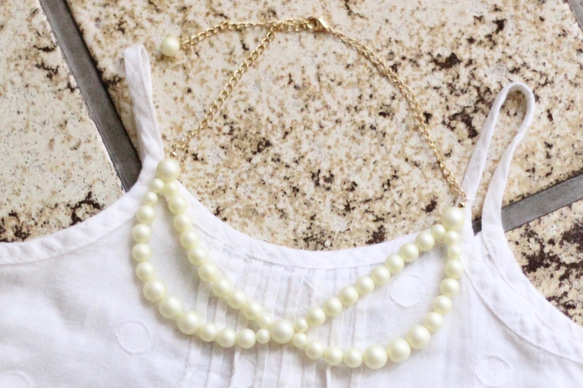 レモンクリームのマットパールのつけ襟風ネックレス 1枚目の画像