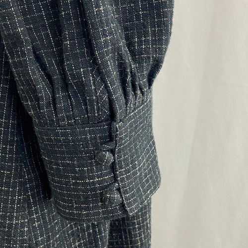 遠州織物】クルミ釦タックワークフレアーワンピース 黒系 たてよこ絣  