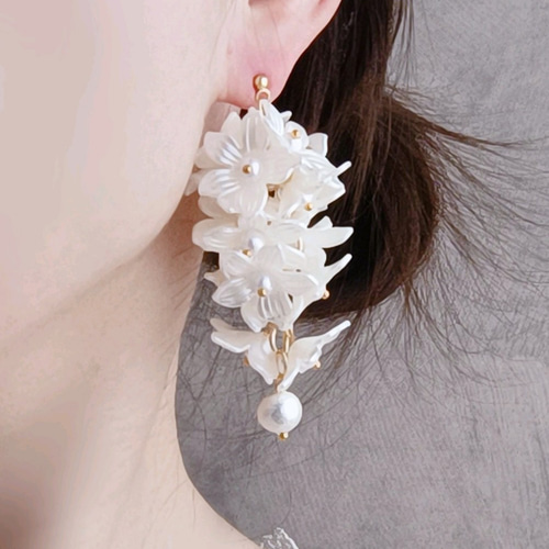 ハンドメイド 花 ピアス ホワイト シンプル 綺麗め 可愛い デート 女子  