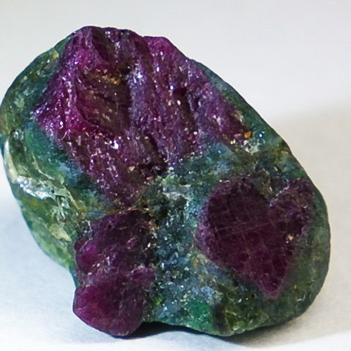 ☆ルビーインフックサイトの原石☆8.3ct/14.3mm☆カイヤナイトの混合石