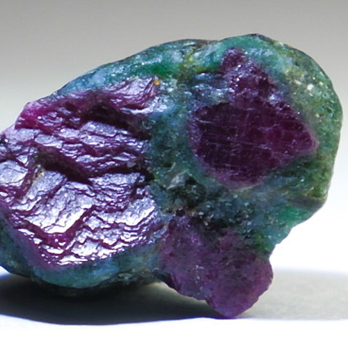 ☆ルビーインフックサイトの原石☆8.3ct/14.3mm☆カイヤナイトの混合石