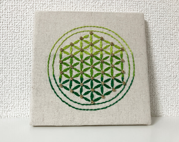 フラワーオブライフ　刺繍パネル　カラーセラピー 1枚目の画像