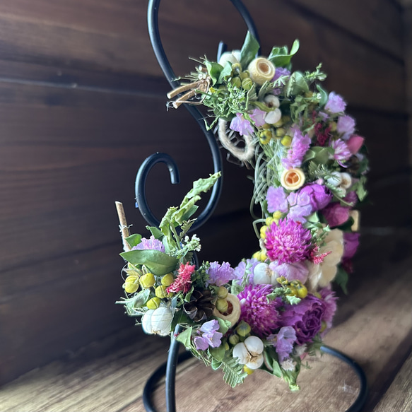 ピンクの花達ドライフラワー三日月リース　祝いの木　母の日ギフト　玄関リース　プレゼント　ナチュラル　誕生日 6枚目の画像