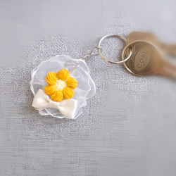 ‪✿刺繍糸で編んだお花のチャーム‪✿ 3枚目の画像