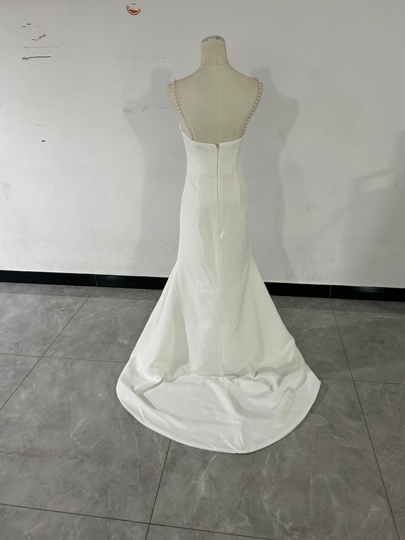 エレガント キャミソール オフホワイト Vネックドレス 背中見せ 二次会 トレーン 4枚目の画像