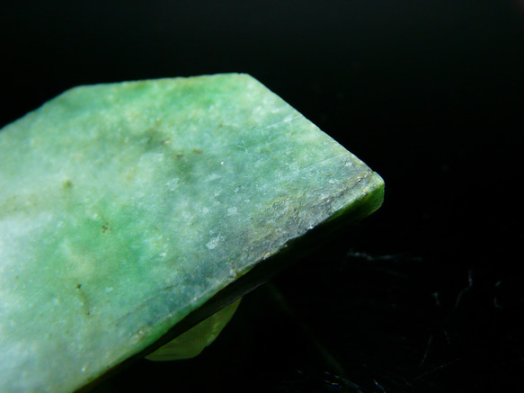 翡翠　ひすい　天然石 R194 【ビルマ カチン産】 天然本ひすい 翡翠 ヒスイ 原石